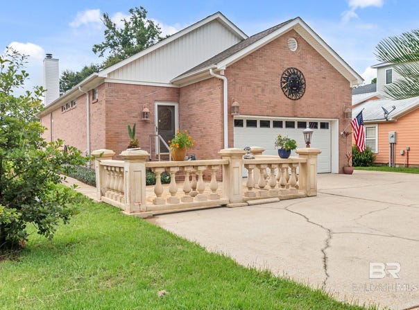 646 W Canal Drive, Gulf Shores, AL 36542
