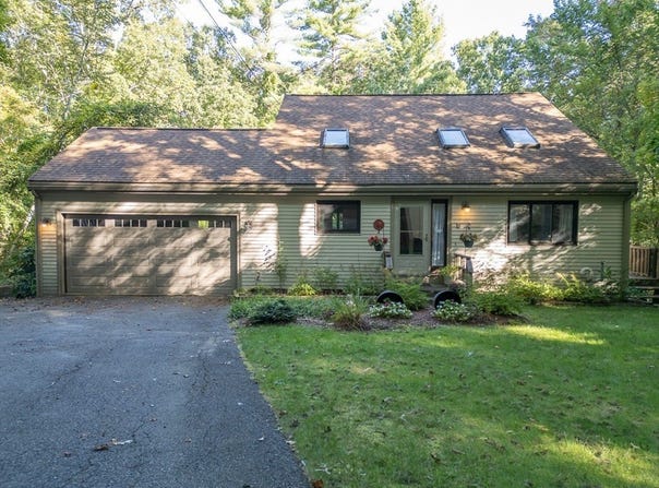 5 Wheeler St, Pepperell, MA 01463
