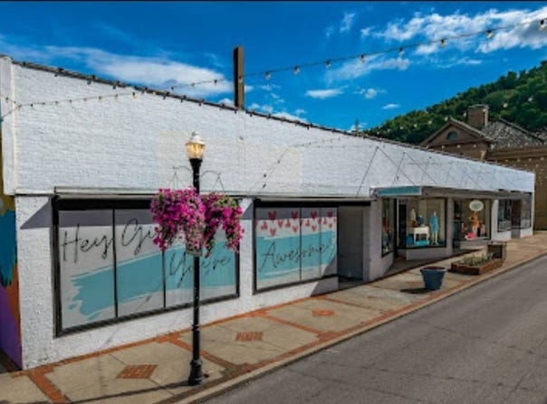 165 W. Court Street, Prestonsburg, KY 41653