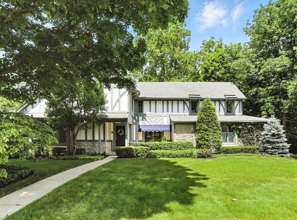380 Raintree Drive, Zionsville, IN 46077