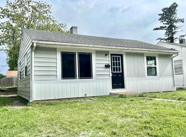 1921 W Ewing Avenue, South Bend, IN 46613-1326