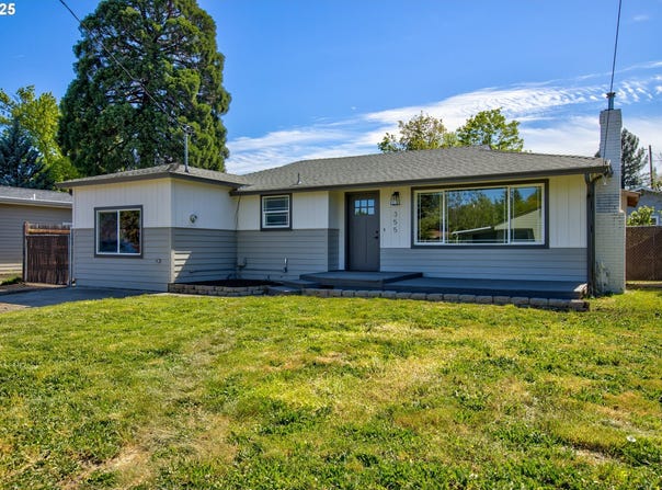 355 W BERDINE ST, Roseburg, OR 97471