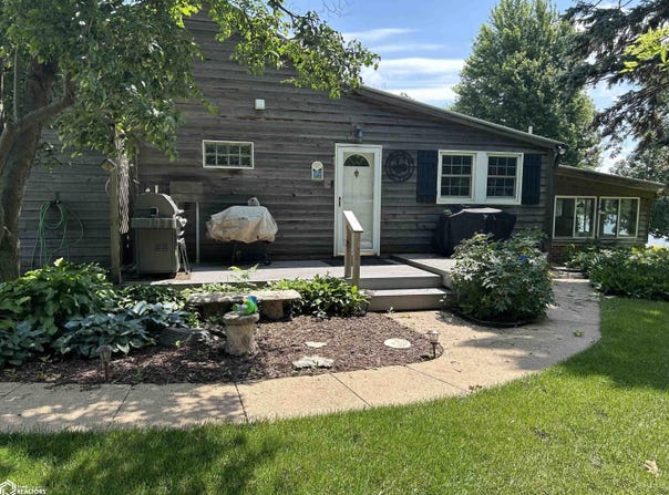 1431 Beeds Lake Drive, Hampton, IA 50441