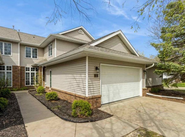 13 Pentire Cir, IowaCity, IA 52245