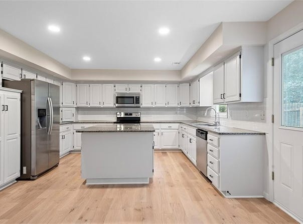 1051 E 121st Street, Olathe, KS 66061