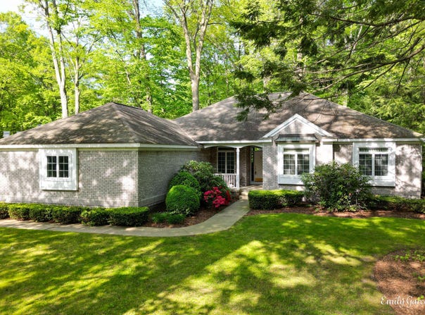 209 FOXDOWN ROAD, HOLLAND, MI 49424