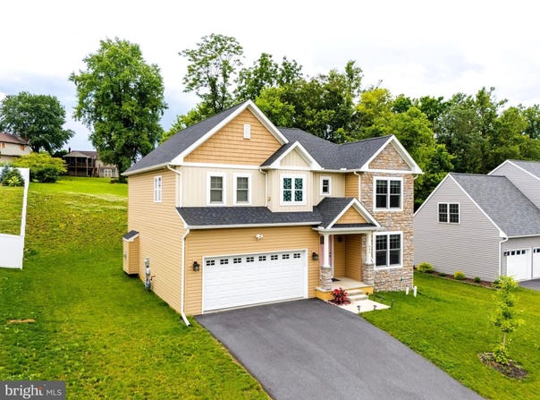 645 N PIER DRIVE, LANCASTER, PA 17603