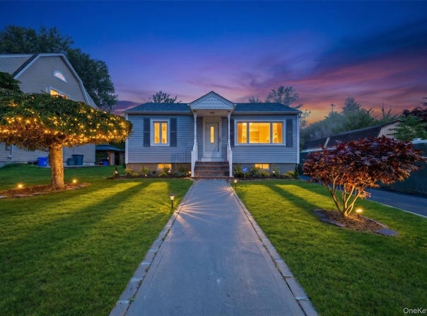 21 Independence Avenue, Babylon, NY 11702