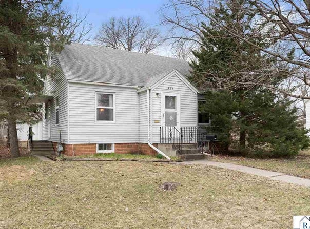608 8th St. SE, Waseca, MN 56093