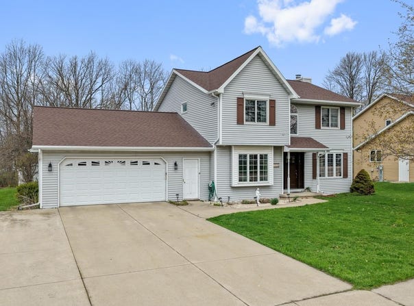 1968 EMERALD Drive, GREEN BAY, WI 54311-5010