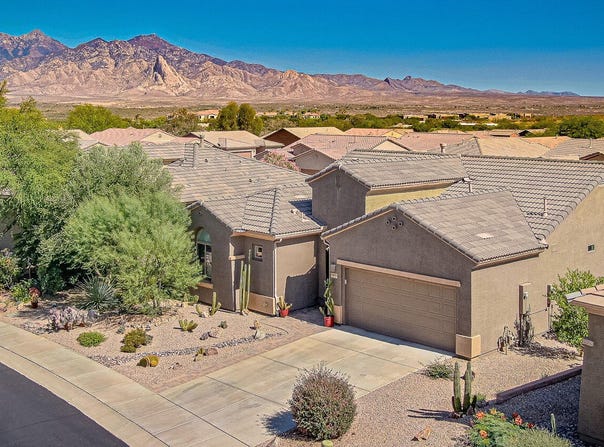 2499 W Bassett Peak Drive, Green Valley, AZ 85622