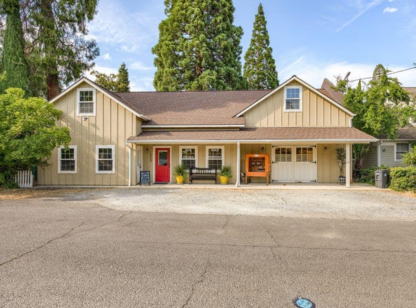 205 E D Street, Jacksonville, OR 97530