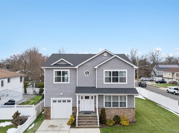 2162 Seamans Neck Road, Seaford, NY 11783