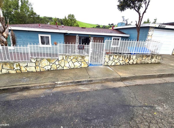 8600 Seneca, Oakland, CA 94605