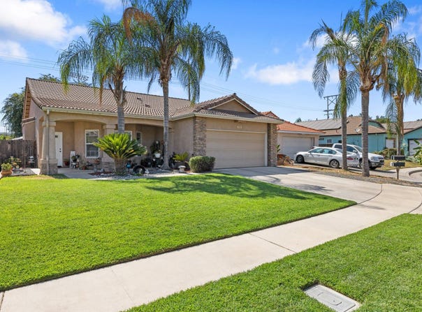 1929 N Auburn Court, Visalia, CA 93292