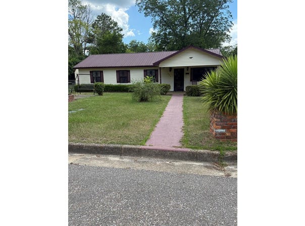 204 Hollins Lane, Eufaula, AL 36027