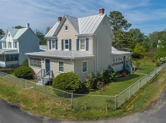 111 Taylor Avenue, Urbanna, VA 23175