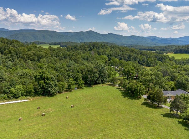 145 Slat Mill Ln, Fairfield, VA 24435