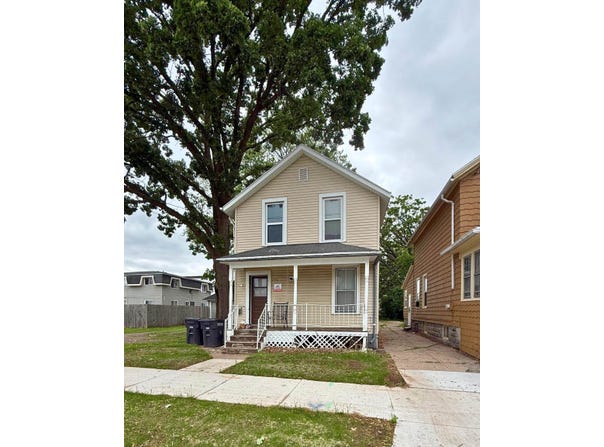 813 CHERRY Street, OSHKOSH, WI 54901
