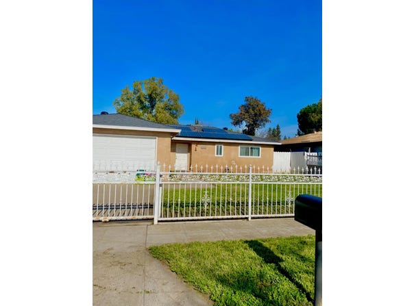4776 Holt Avenue N, Fresno, CA 93705