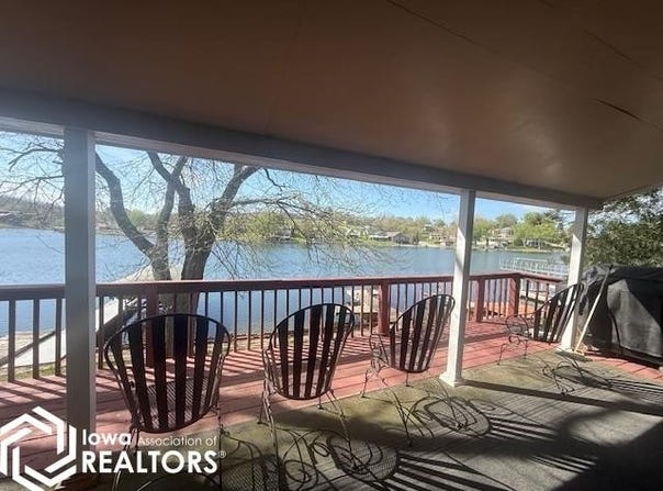 1035 Lakeshore Drive, Brooklyn, IA 52211