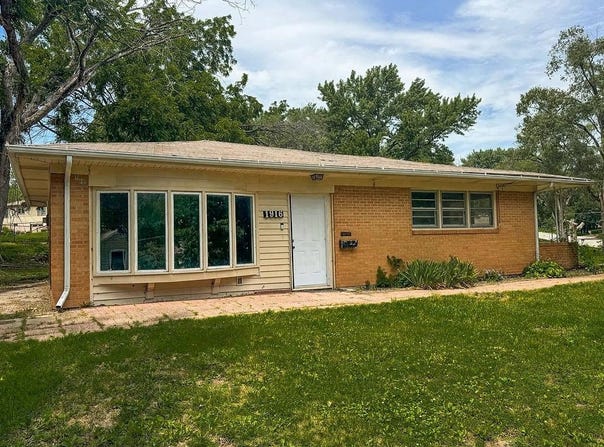 1916 2nd Avenue, Leavenworth, KS 66048