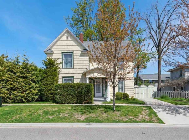 313 SUMMIT, PETOSKEY, MI 49770