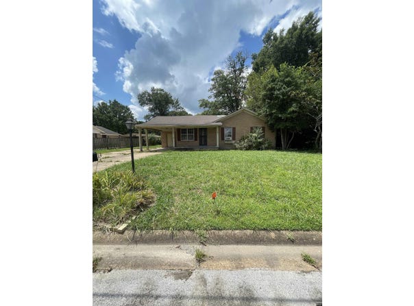 1827 Jim Bowie, Dyersburg, TN 38024