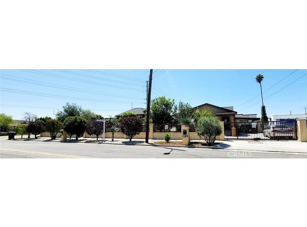3112 1st 3130, Riverside, CA 92507