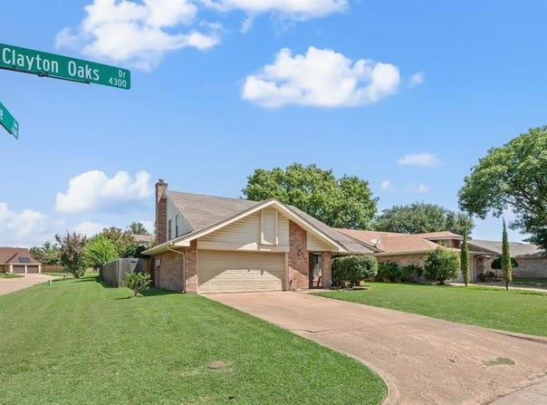 2530 Clayton Oaks Drive, Grand Prairie, TX 75052