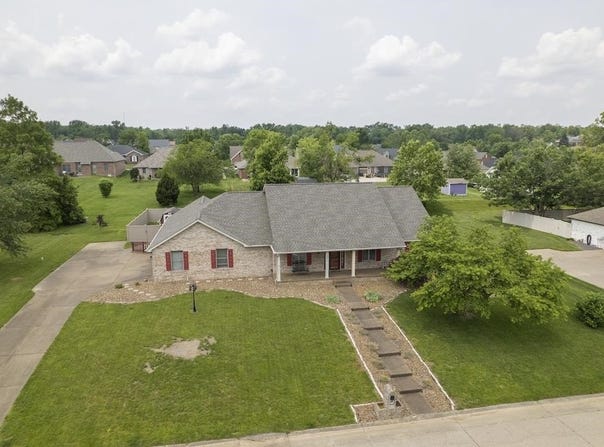2677 Briarcliff Dr., Newburgh, IN 47630