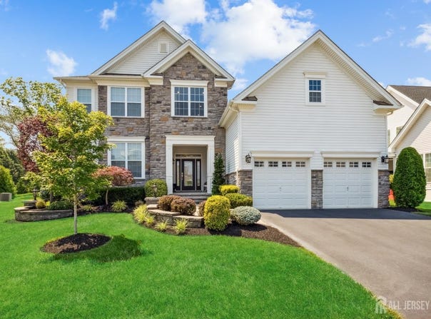 23 Inter Lachen Court, Monroe, NJ 08831