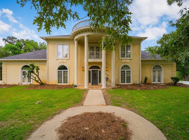1005 Orange St., Many, LA 71449