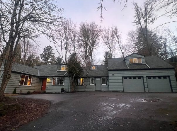 8155 SW CANYON RD, Portland, OR 97225