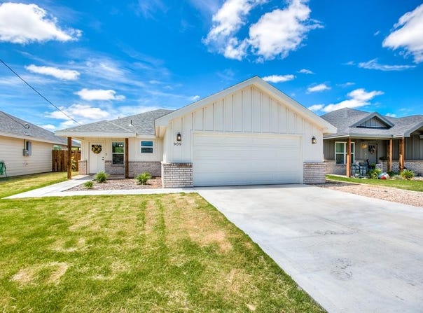 909 E 39th St, San Angelo, TX 76903