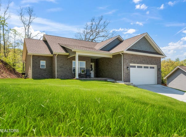 174 Flagstone Way, Clinton, TN 37716