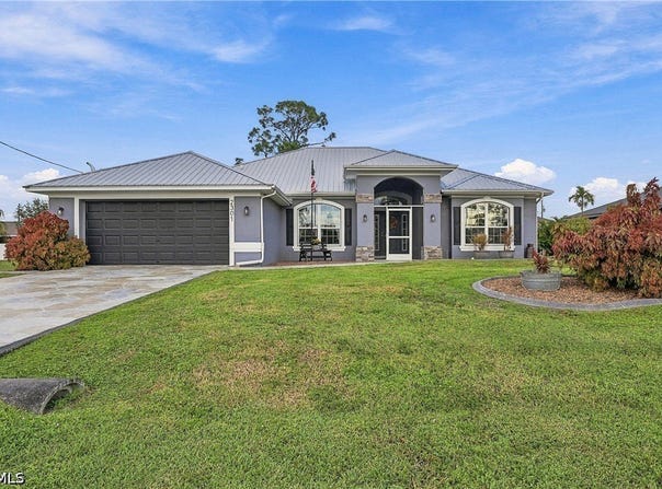 2301 NE 33rd Lane, Cape Coral, FL 33909