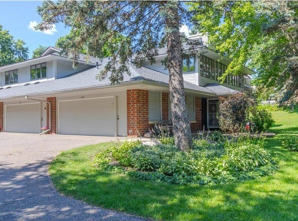 1142 Rose Place, Roseville, MN 55113