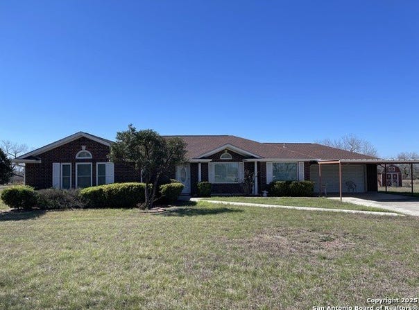 740 Country Trl, Pleasanton, TX 78064