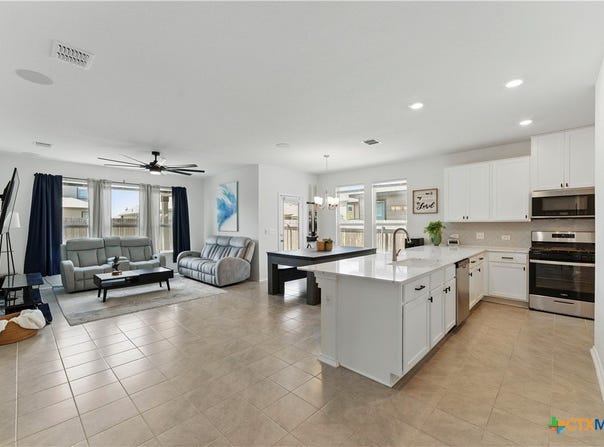 211 Summit Drive, Lockhart, TX 78644