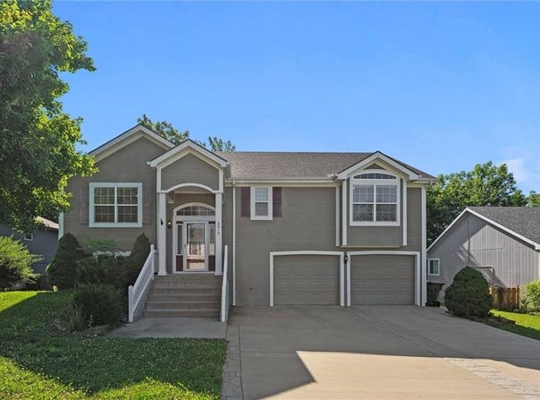 3919 Dixie Drive, Leavenworth, KS 66048