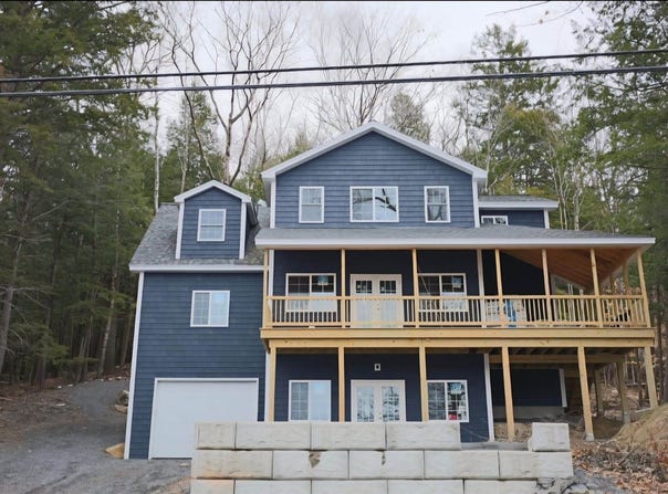 464-467 Memorial Drive, Winthrop, ME 04364