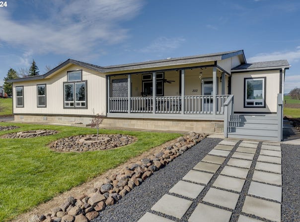 323 S WAYNE R RD, Tygh Valley, OR 97063