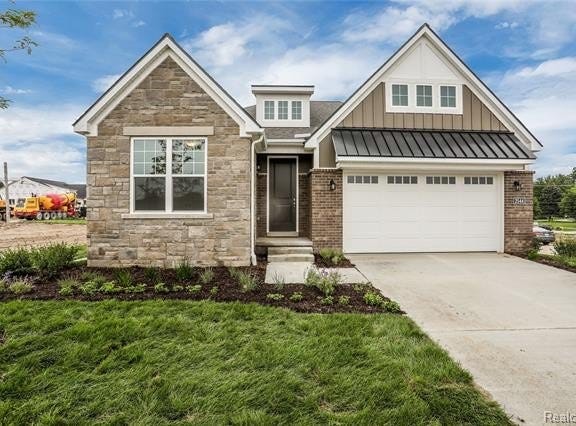 27434 Hidden Trail, South Lyon, MI 48178