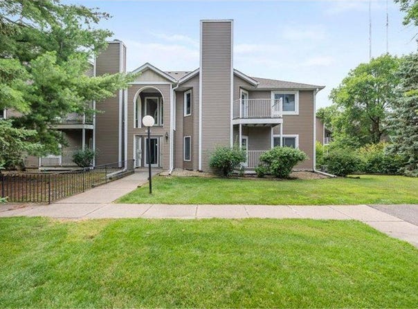 742 County Road F W, Shoreview, MN 55126