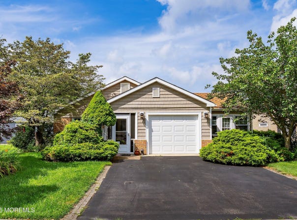 32 Saint Paul Place, Manchester, NJ 08759