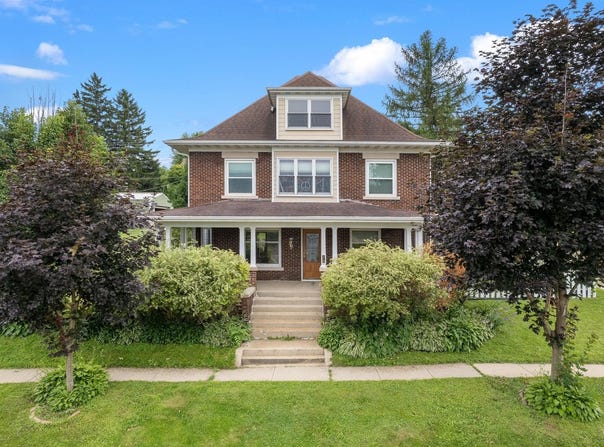 319 5th Avenue, New Glarus, WI 53574