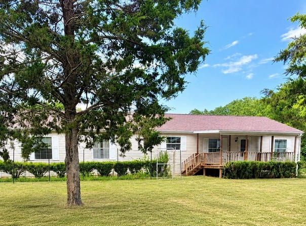 880 County Road 322, Koshkonong, MO 65692