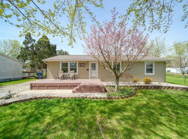 186 Harris Drive, Cement City, MI 49233