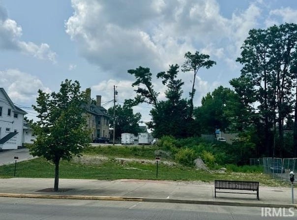 424 S Walnut Street, Bloomington, IN 47401